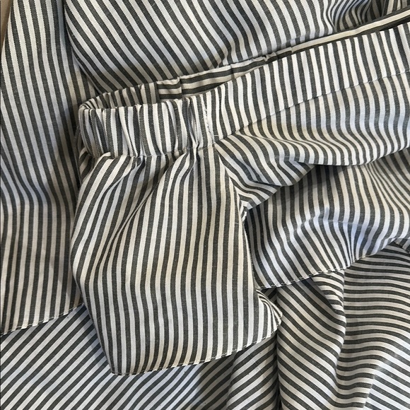 Missguided off the shoulder Black and White Mini Dress - Picture 3 of 3